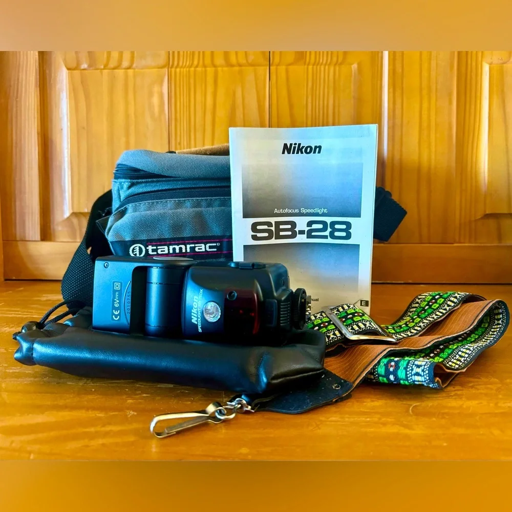 🔆VINTAGE 📸 BUNDLE: Tamrac Camera Bag, Nikon Speedlight SB-28DX, & Camera Strap